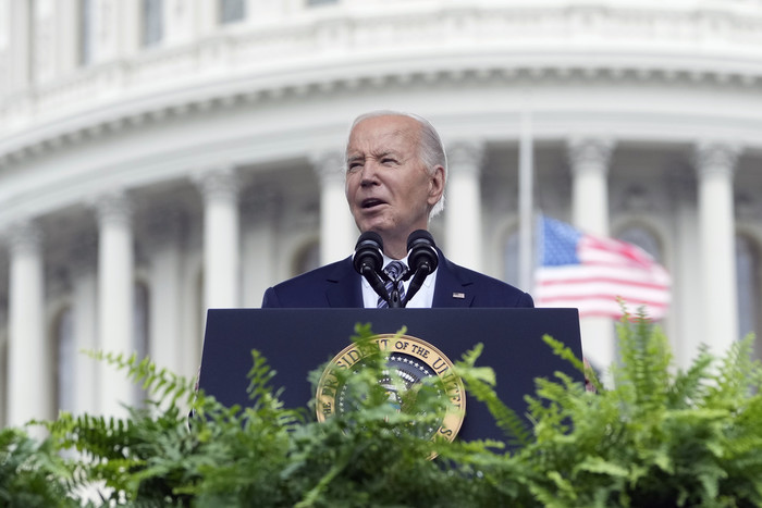 Biden grieves with police officers ahead of anticipated Trump ...